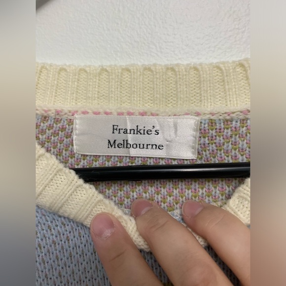 Frankie’s Melbourne colourful sweater - Picture 3 of 3